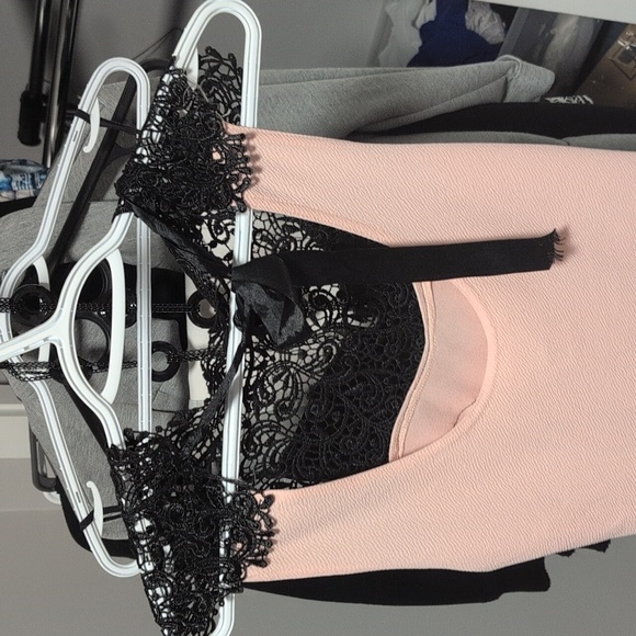 Pink lace top - Picture 3 of 4